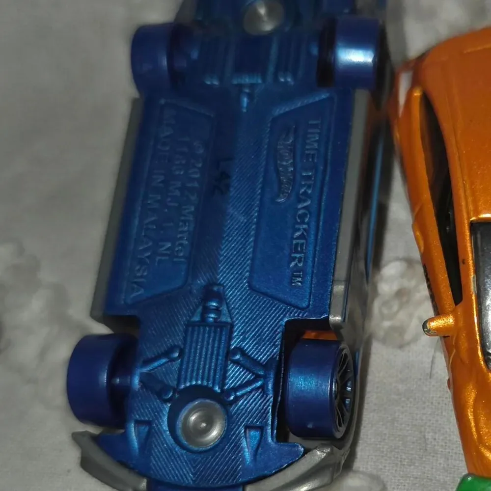 Vintage & Modern Diecast Car Lot Lot of 14 Hot Wheels Matchbox collectors